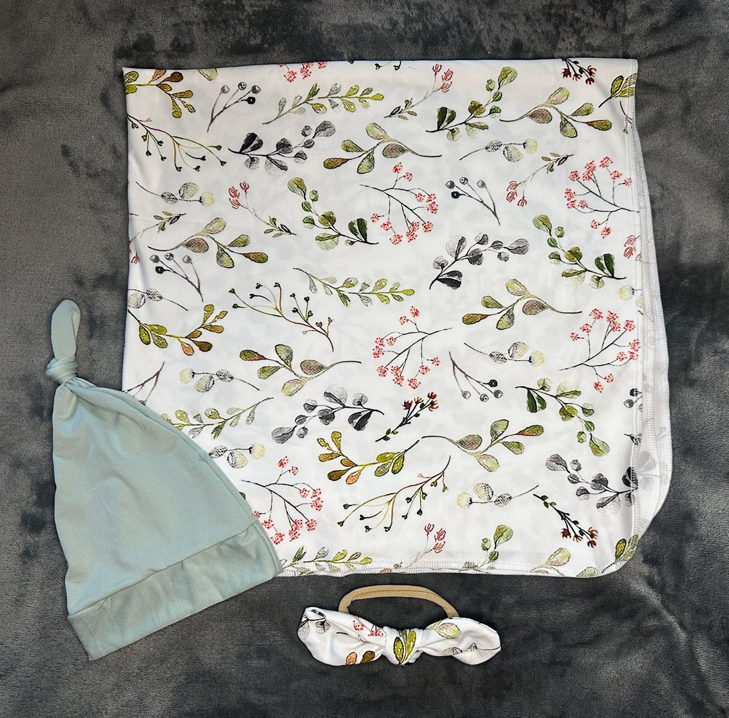 Embroidered baby hat with swaddle set, newborn gift, Baby shower, baby blanket, matching set, personalized baby name gift, nursery, baby bow